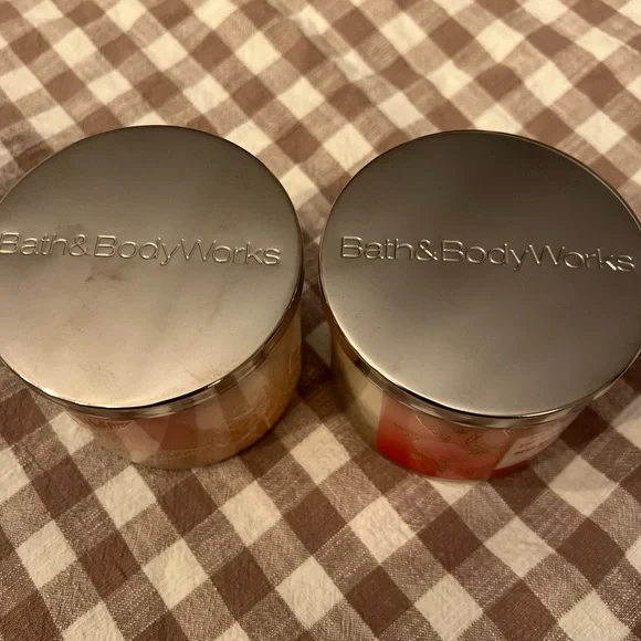 NWT, BBW CANDLE BUNDLE, TWO 3 WICK CANDLES AND EASTER BUNNY 3 WICK CANDLE HOLDER - Picture 7 of 8